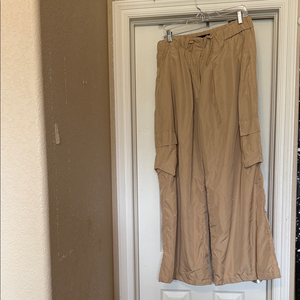 Relaxed Wide-Leg Cargo Pants - Tan